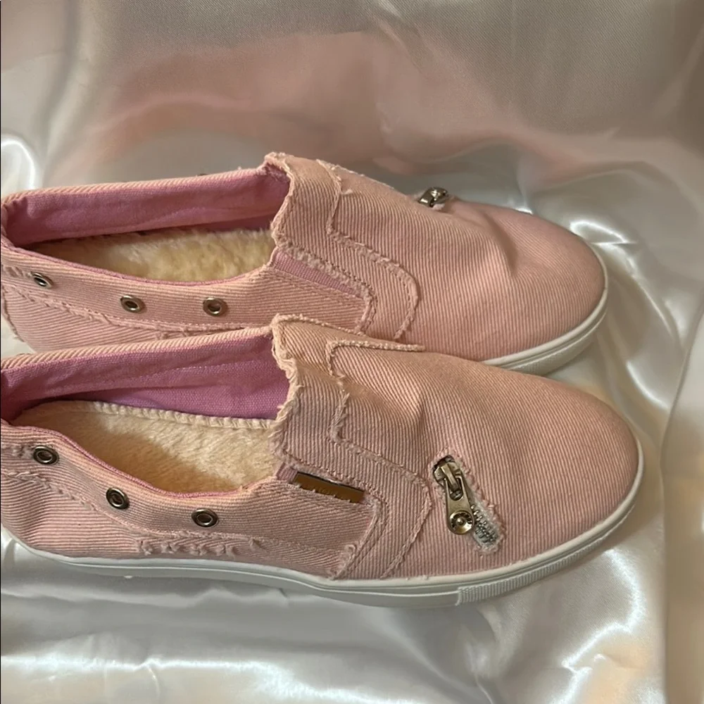 NWOT PINK SLIP ON SNEAKERS! - Picture 6 of 10